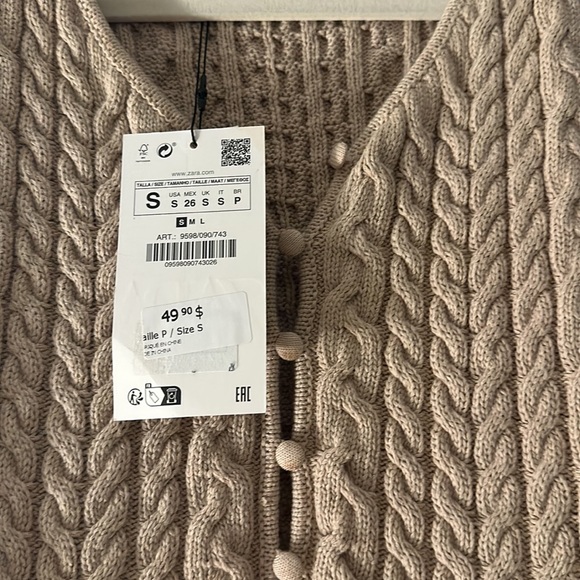 Cable Knit Vest - Picture 2 of 3